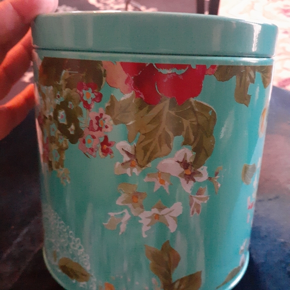 GORGEOUS NEW PIONEER WOMAN 6" Tin Canister. - Picture 1 of 4